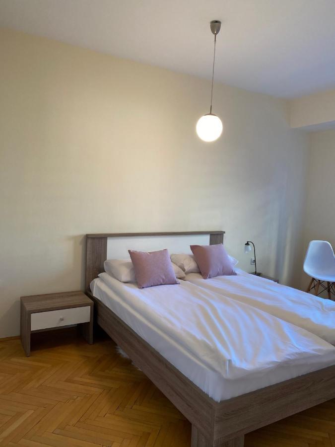 M&C Central Apartment Skopje Ngoại thất bức ảnh
